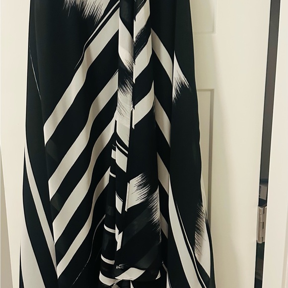 White House Black Market Black and White Halter Dress 6 - Picture 7 of 7